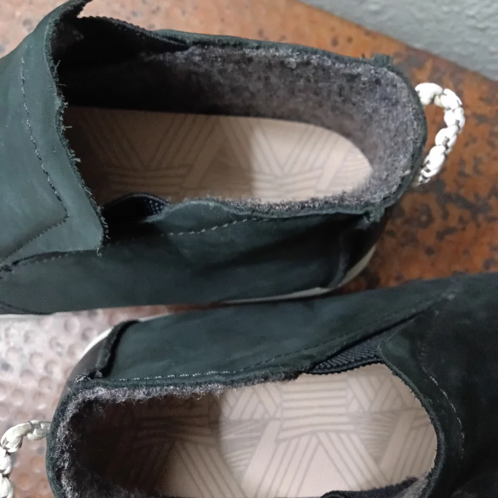 OluKai Sz. 7 Hawai'iloa Manu Hope Boots in Lava Rock